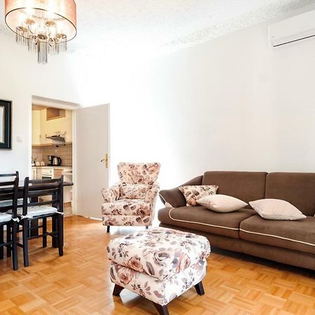 Apartment Yean Kaštela Екстериор снимка