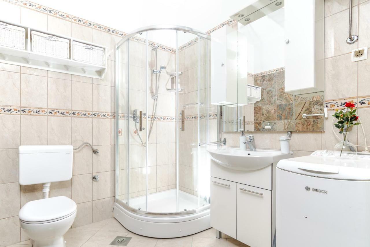 Apartment Yean Kaštela Екстериор снимка