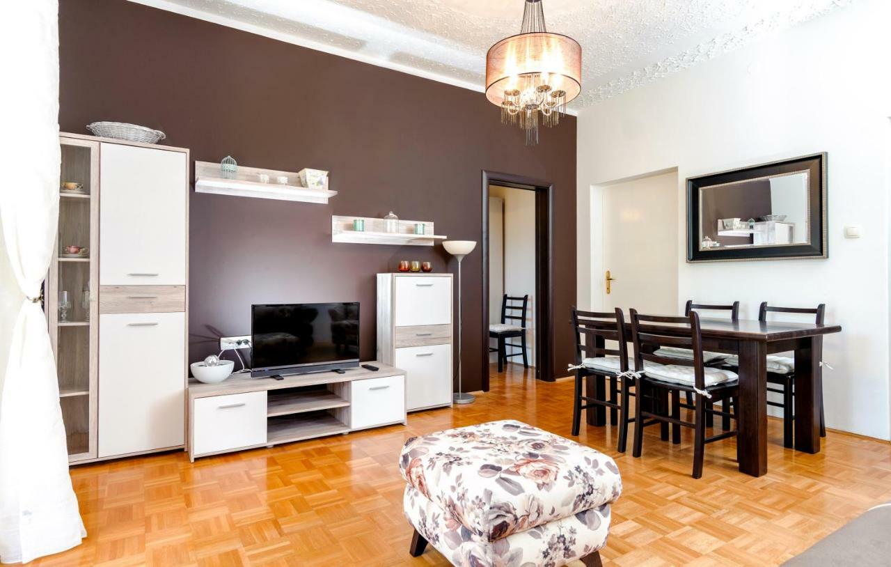 Apartment Yean Kaštela Екстериор снимка