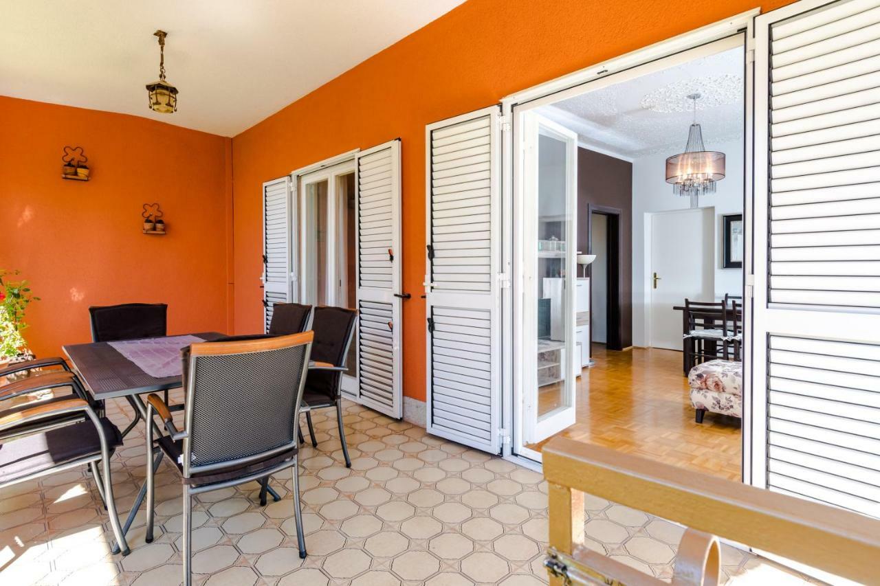 Apartment Yean Kaštela Екстериор снимка