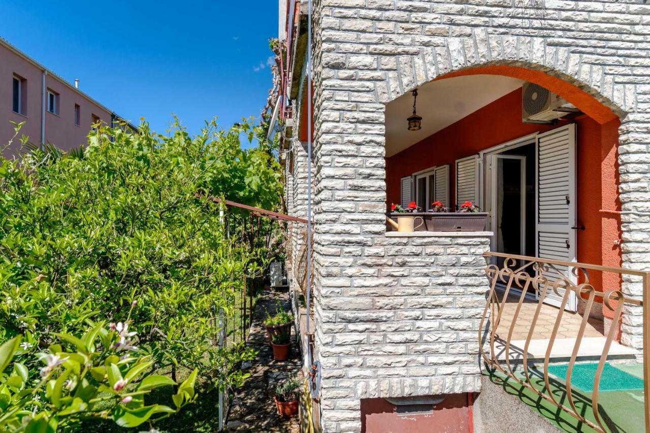 Apartment Yean Kaštela Екстериор снимка