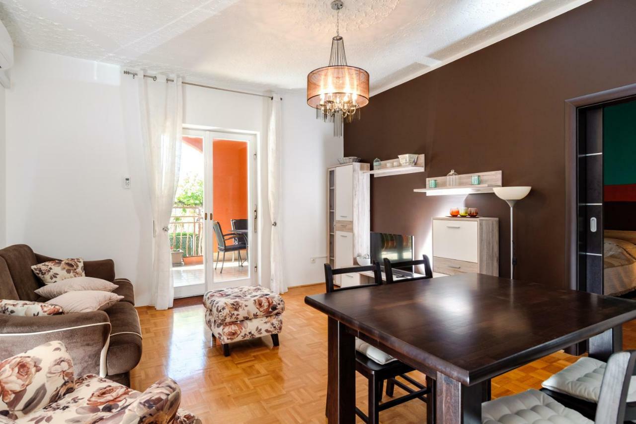 Apartment Yean Kaštela Екстериор снимка