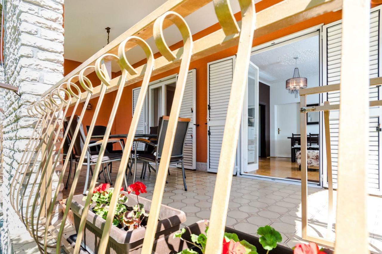 Apartment Yean Kaštela Екстериор снимка