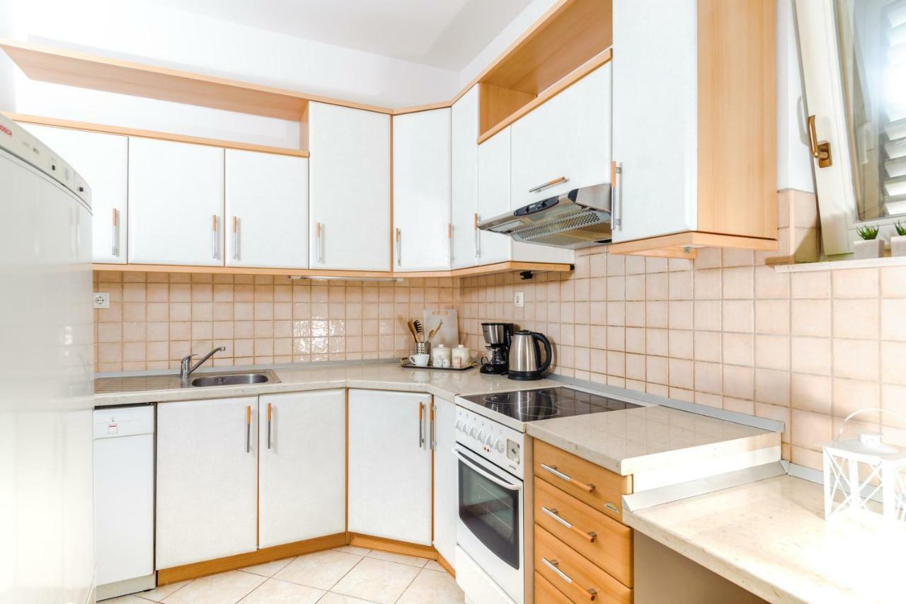 Apartment Yean Kaštela Екстериор снимка